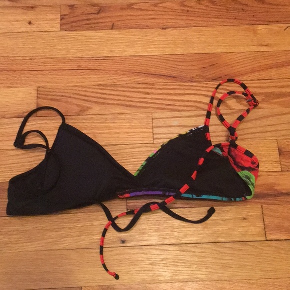 Small/Medium Volcom bathing suit top - Picture 2 of 2